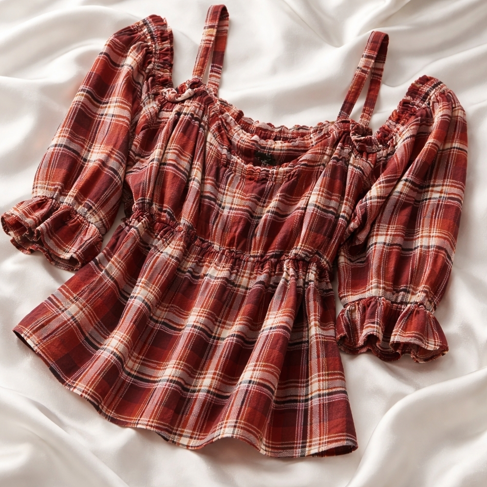 226 Torrid 5 5X Red and White Plaid Ruffle Blouse Top
